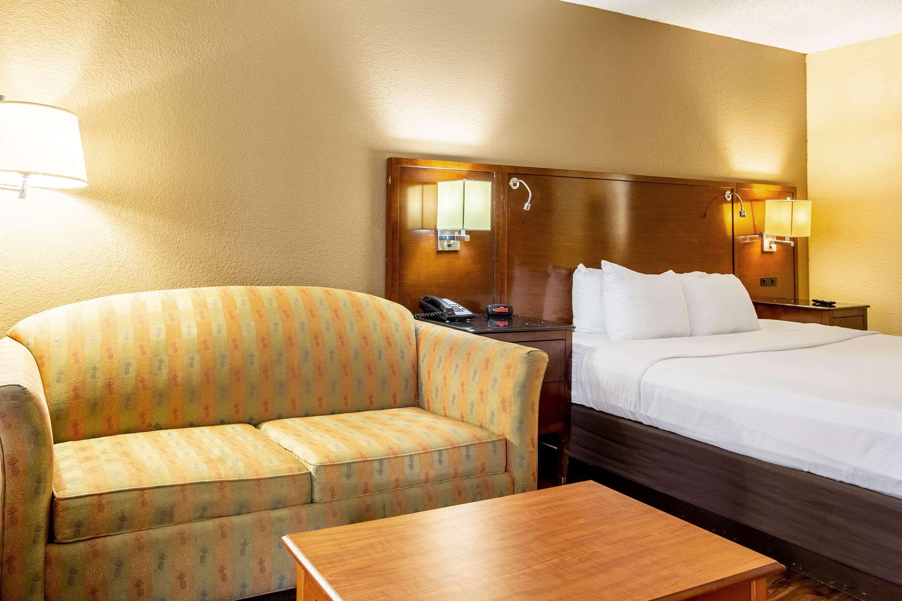 Econo Lodge Naval Station Norfolk Eksteriør bilde