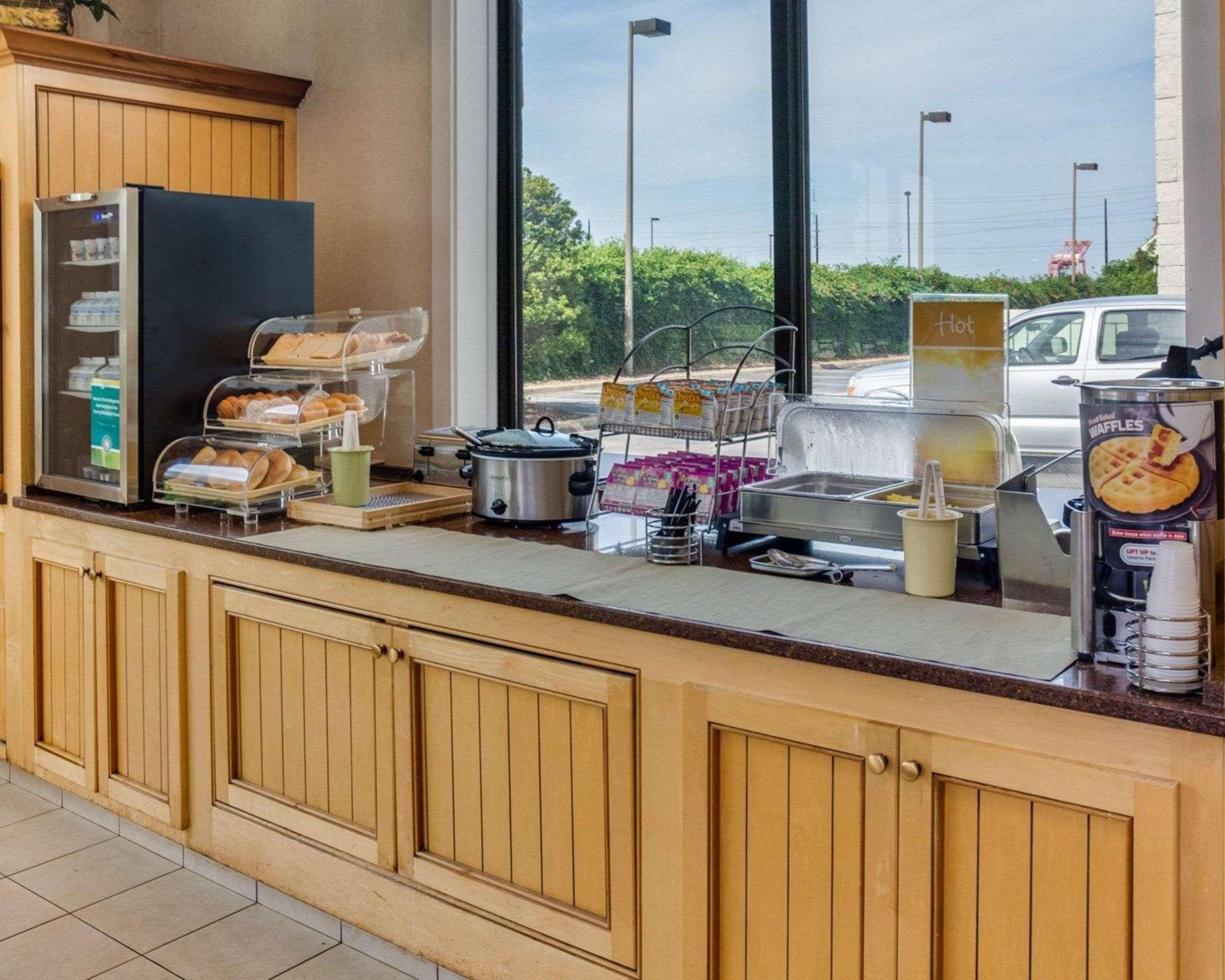 Econo Lodge Naval Station Norfolk Eksteriør bilde