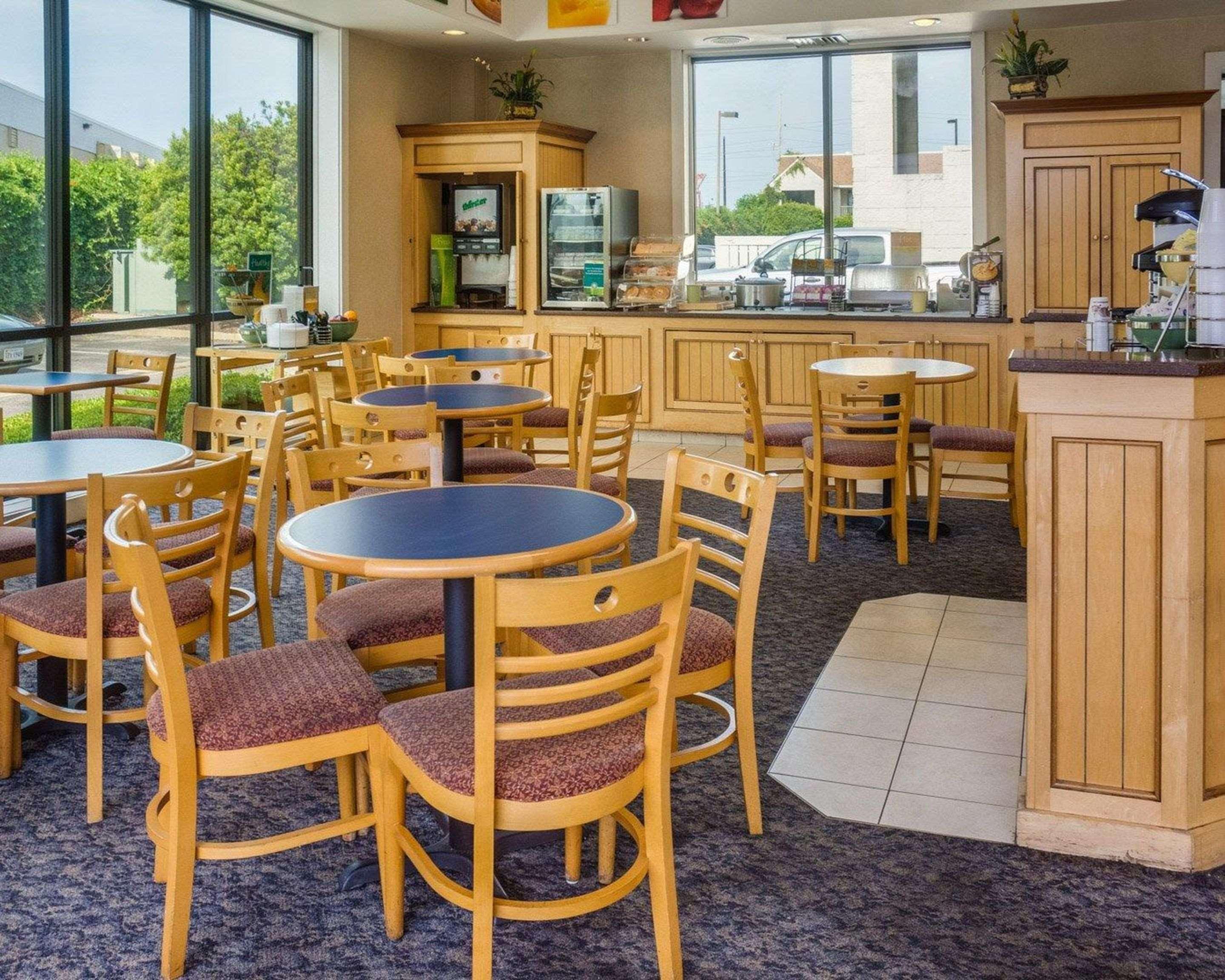 Econo Lodge Naval Station Norfolk Eksteriør bilde