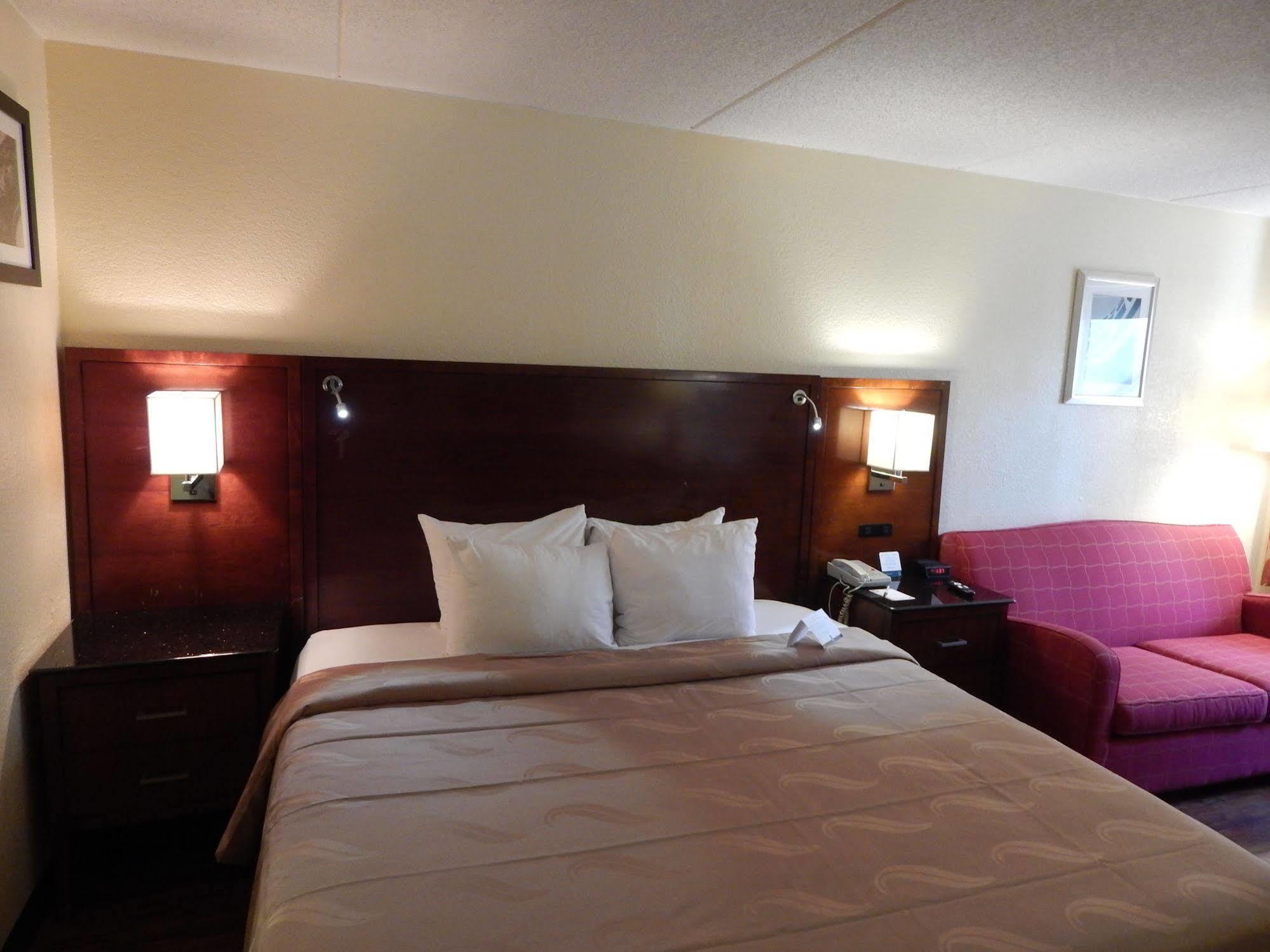 Econo Lodge Naval Station Norfolk Eksteriør bilde